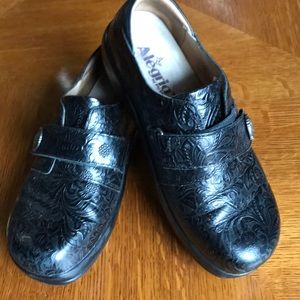 Alegria PG Lite Joleen Tooled Leather Clog Black
